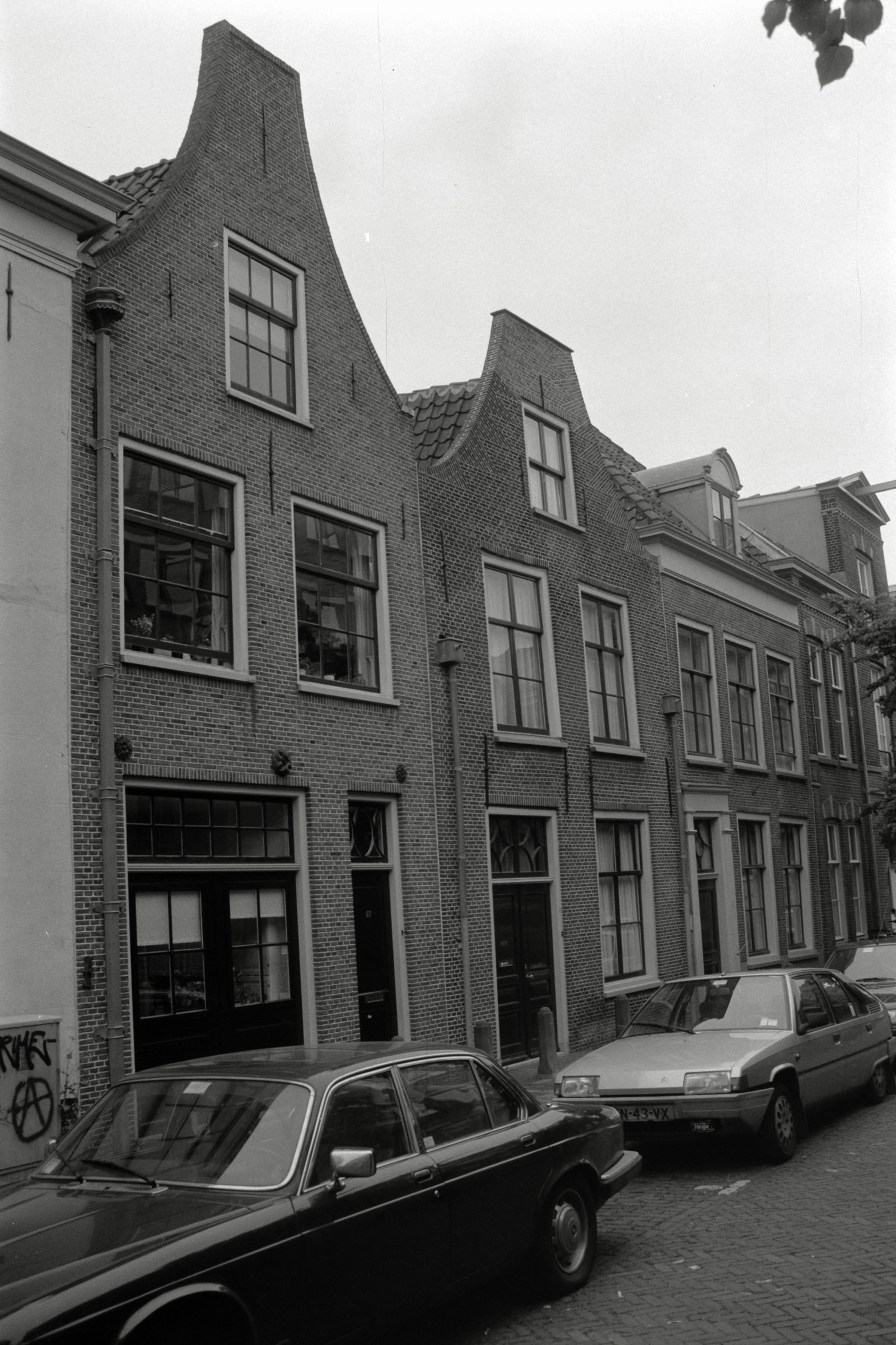 AHP F1992 06 004 sc250507 img31 NLP